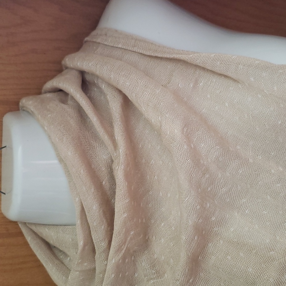 Lovely understated reversible scarf tu-tone